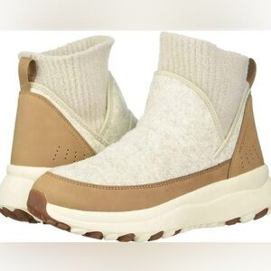 NWOT Merrell Cloud Renew Bluff Boots Tan/Cream Size 8.5